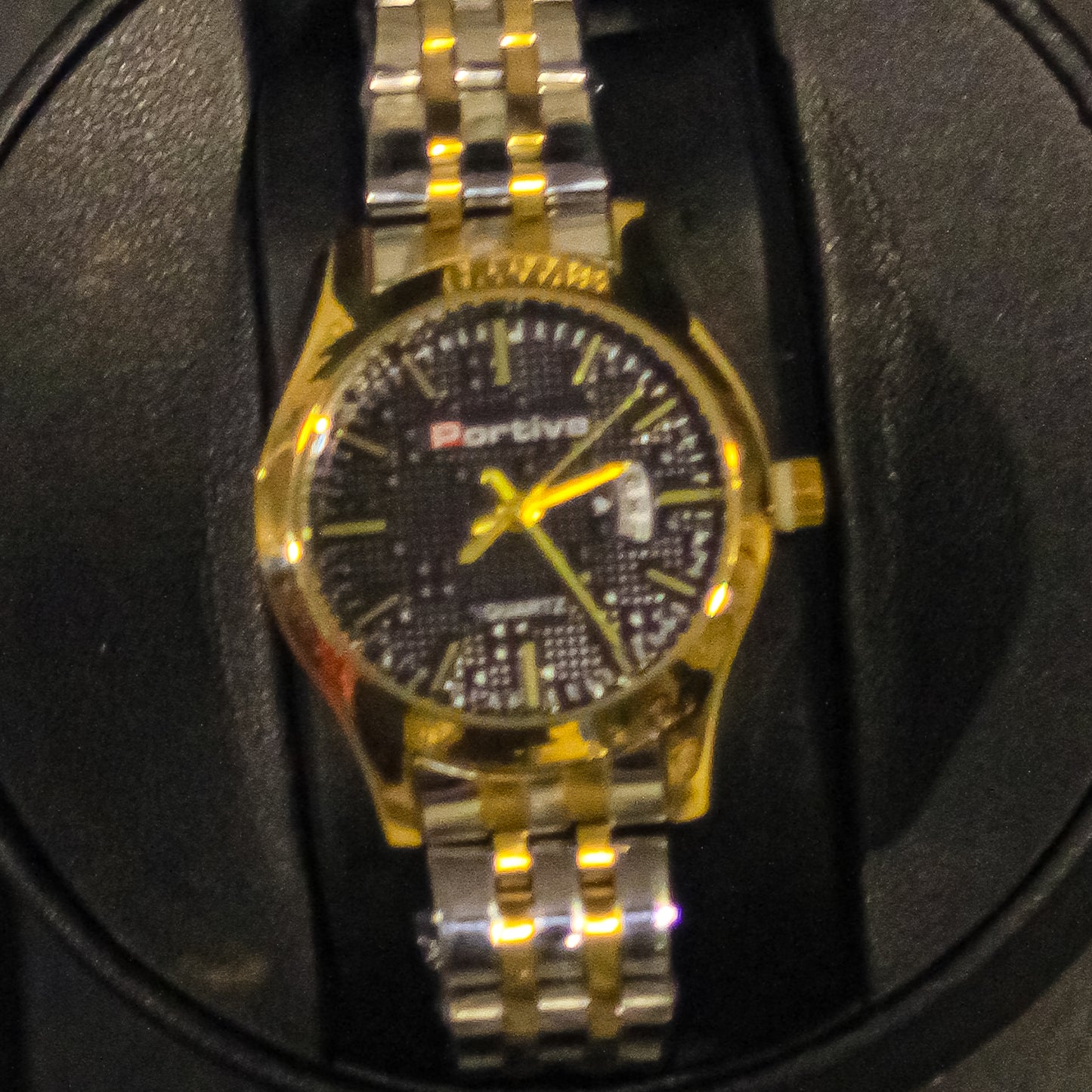 Portive Elegant Dive-Inspired Women's Gold and Black Watch