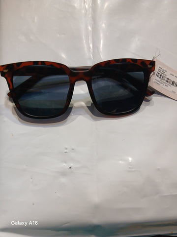 premium quality glasses (Malaysia imported)