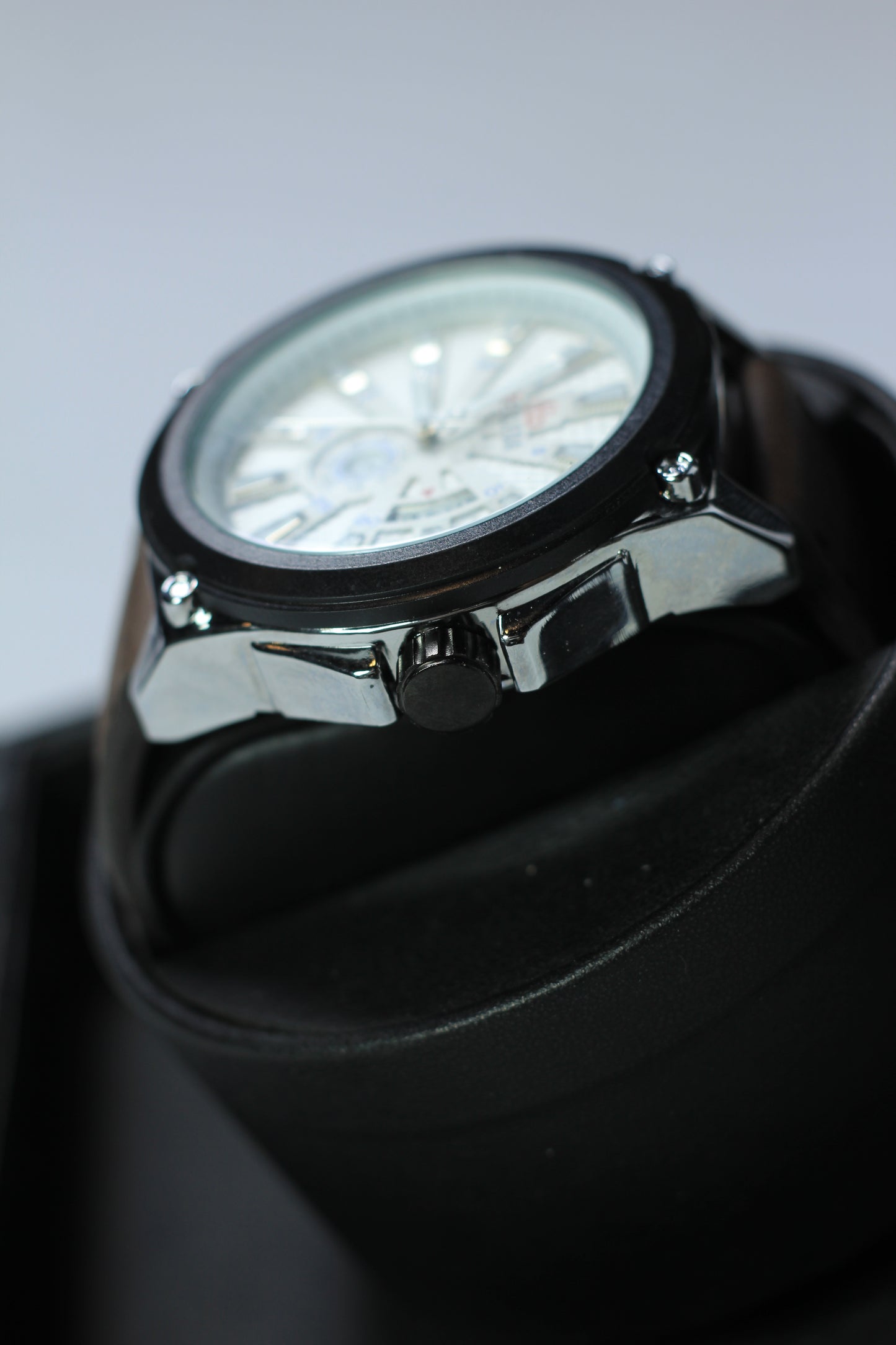 Classic Leather Watch with a Modern Touch