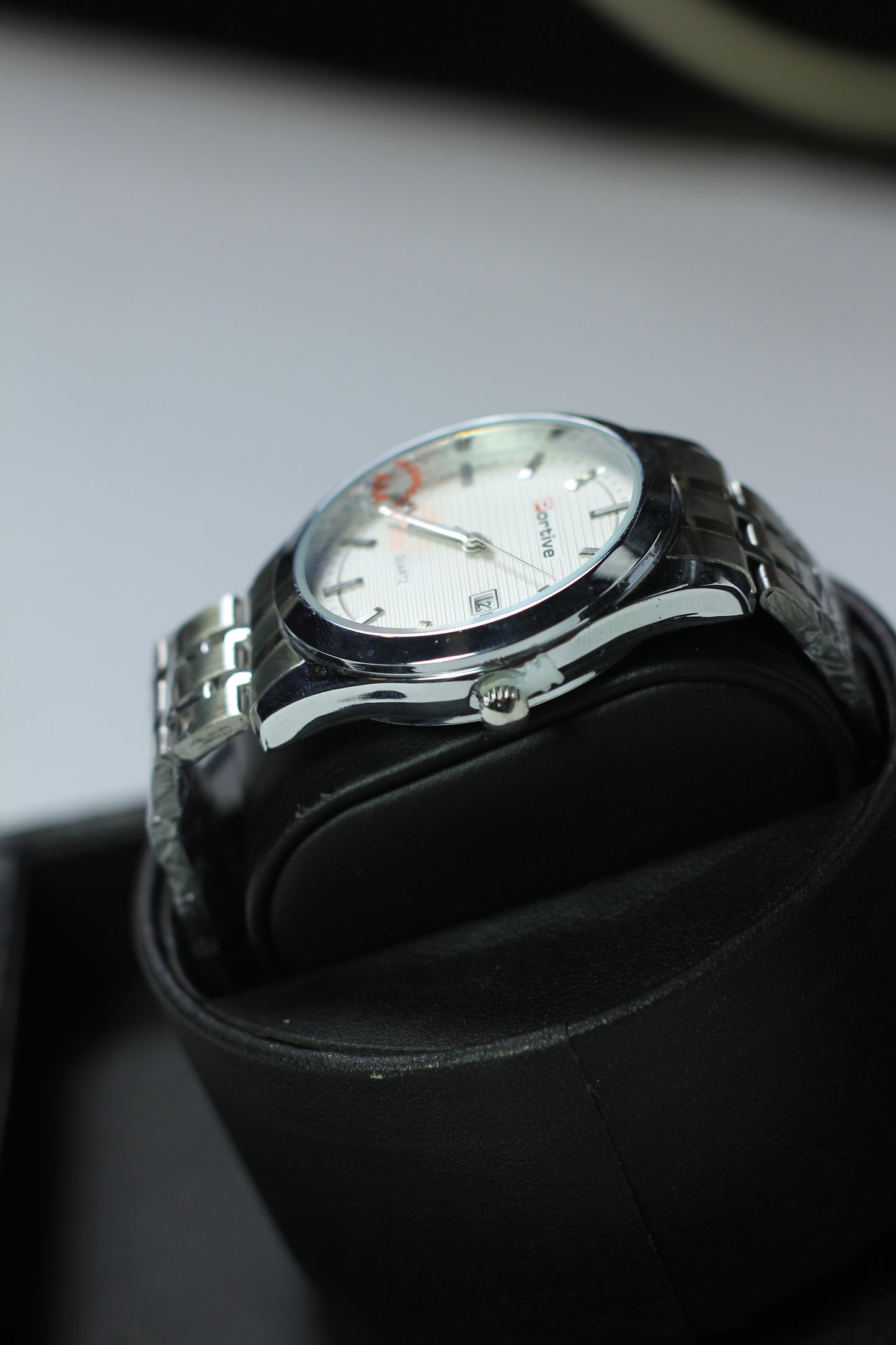 Refined Portive. Silver, quartz, date window. Premium watch.