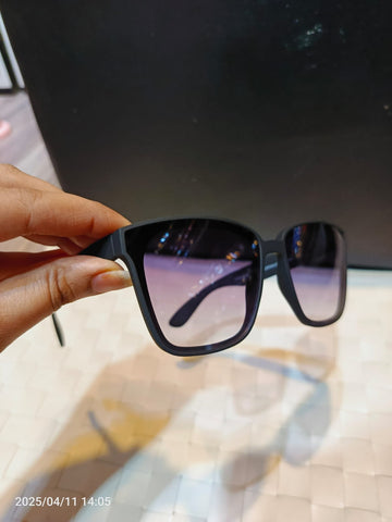 Matte Black Oversized Square Sunglasses – Unisex Gradient Lens