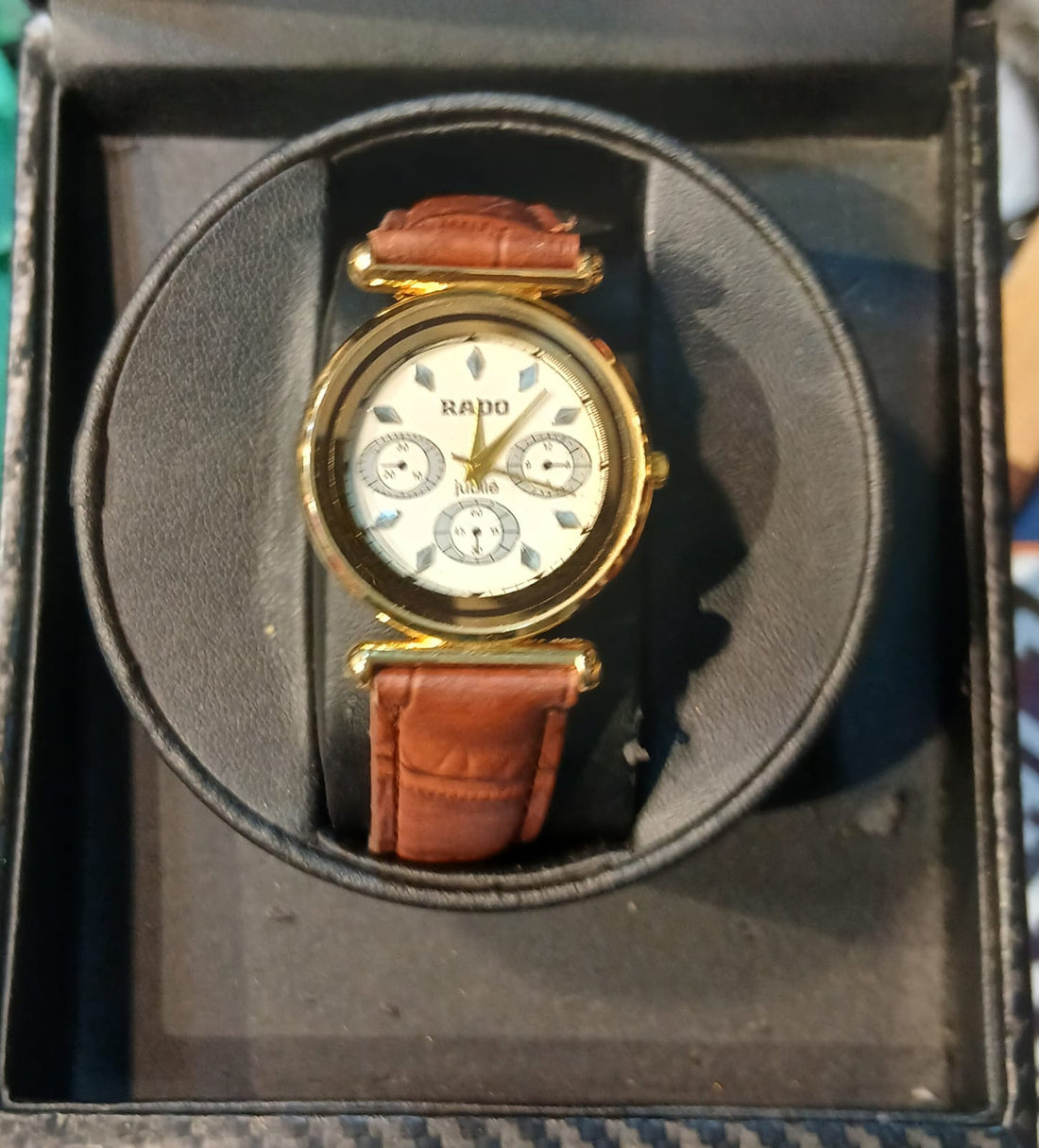 Classic analog wristwatch with leather strap