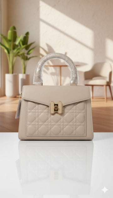 Louis Cardy- Classic structure. Modern grace bag