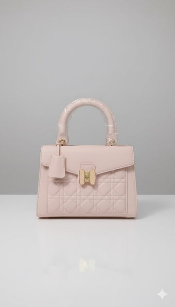 Louis Cardy- Classic structure. Modern grace bag